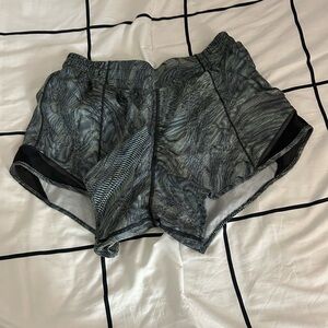 Lululemon Hotty Hot Low Rise Short 4”